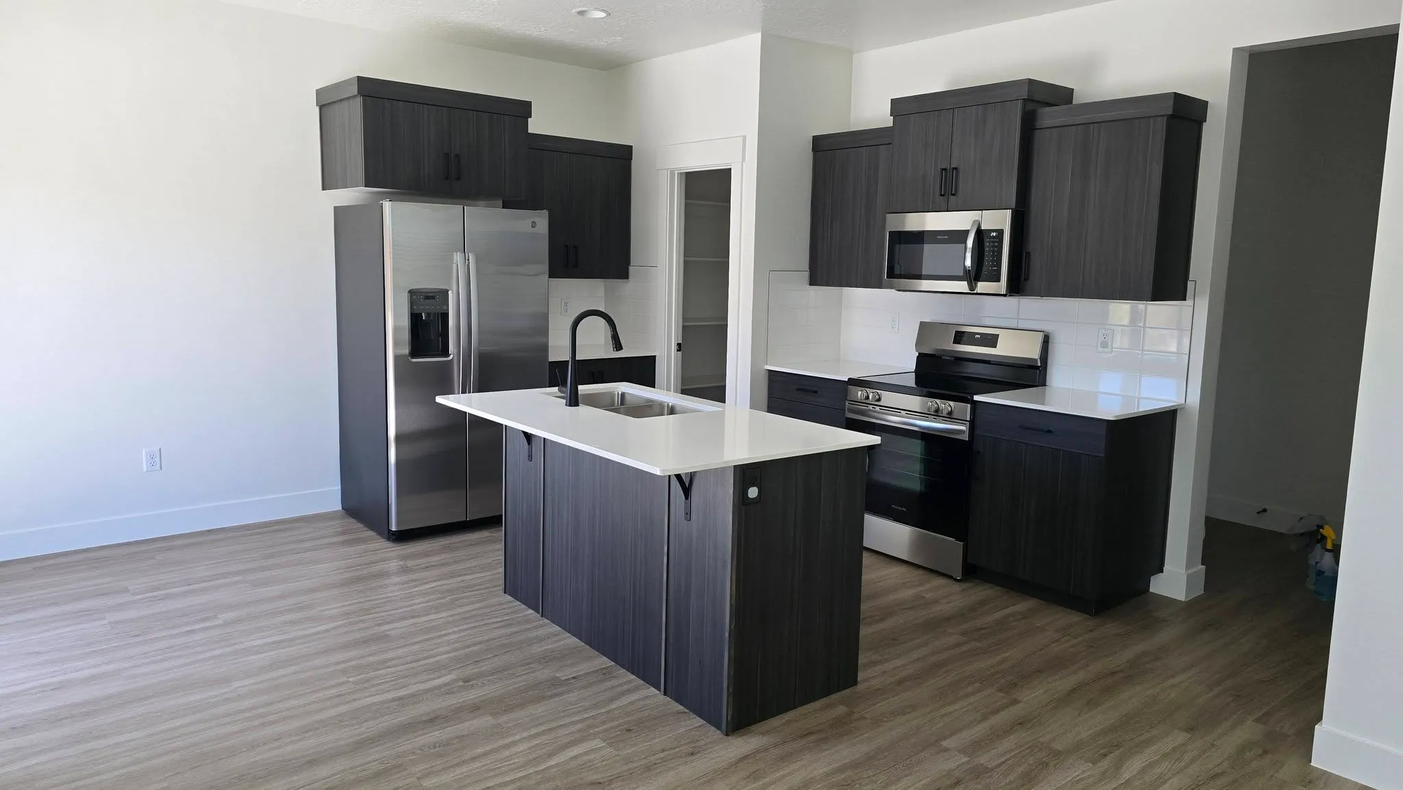 Detailed kitchen after professional residential cleaning in Sunbrook Utah