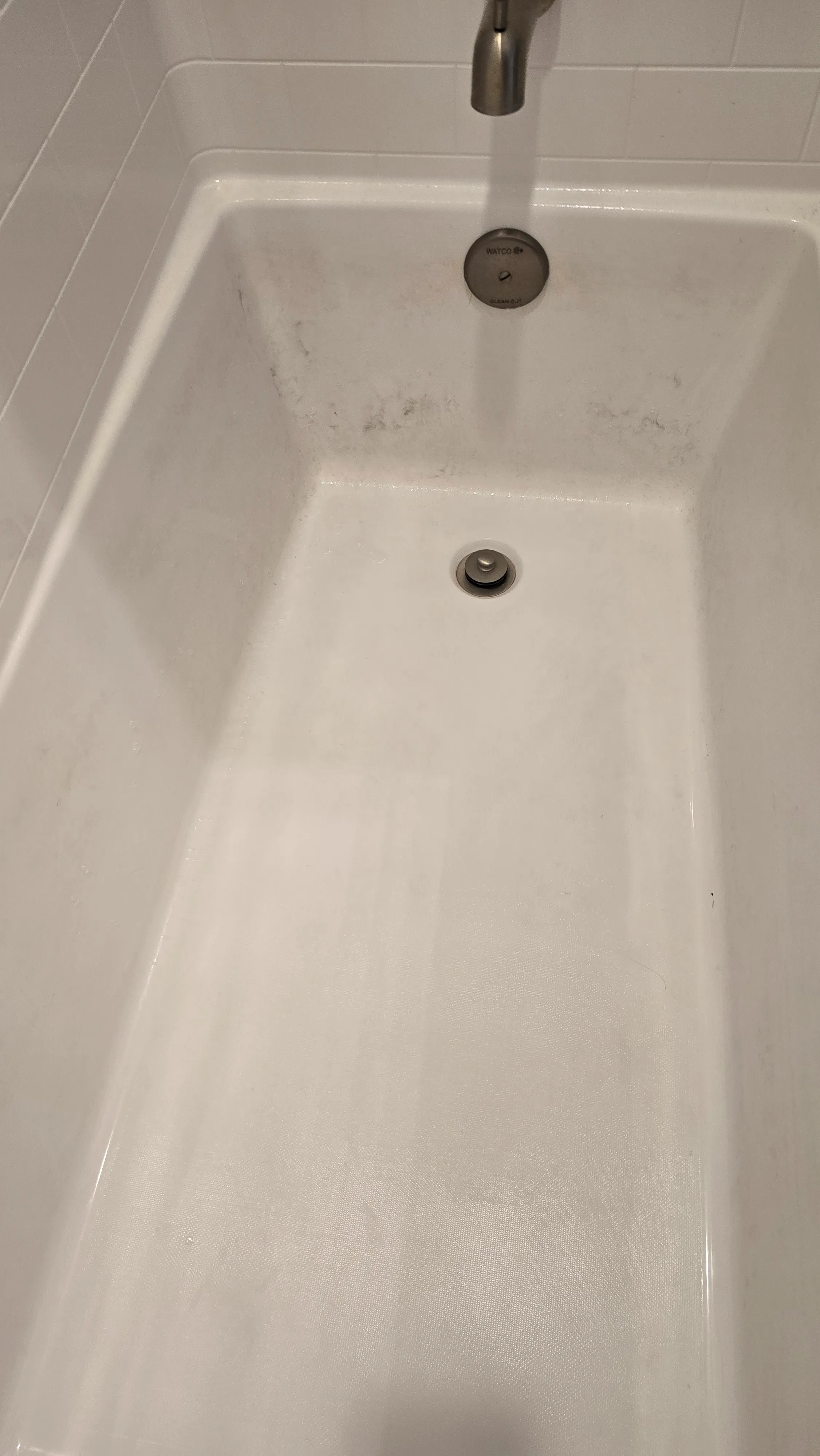 Bathtub before cleaning